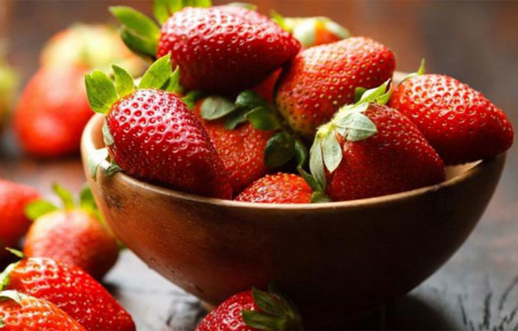 স্টবেরি এটি অত্যন্ত সুস্বাদু একটি ফল। বিদেশি এই ফলটির চাষ এখন আমাদের দেশেও হয়। তাই বাজারে এই ফলটি অনায়াসেই পাওয়া যায়।