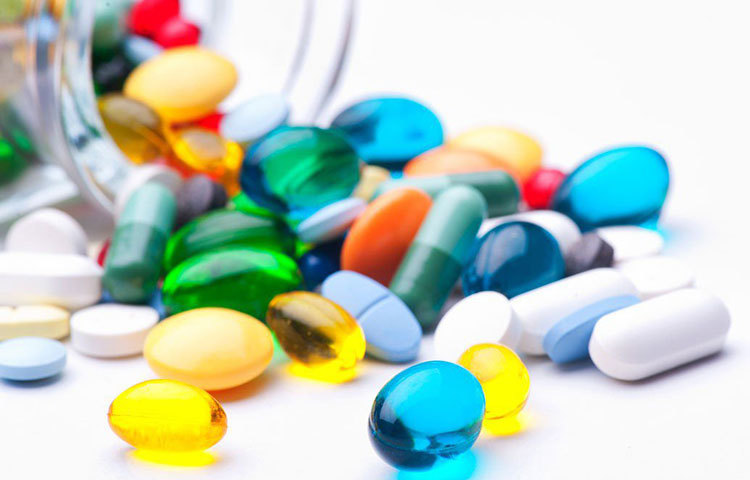 প্রতিদিন ঝামেলা থেকে বাঁচতে অনেকেই নিয়মিত হজমের ওষুধ খান। বুক জ্বালা, চোঁয়া ঢেকুর এতে পুরোপুরি না কমলেও রোগী ওষুধের উপর নির্ভরশীল হয়ে পড়েন। এক সময় ওষুধ না খাওয়া পর্য়ন্ত তিনি মনে মনেও নিশ্চিন্ত হতে পারেন না। তবে কেবল খাওয়া দাওয়াই নয়, ঘুম, কায়িক শ্রম সবই হজম প্রক্রিয়াকে স্বাভাবিক রাখে।