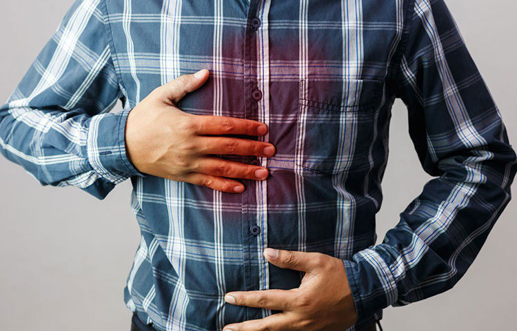 অনেকেই নিয়মিত হজমের ওষুধ খেতে হয়। কেউ বা ঘরোয়া উপায়ে তা কমাতে উদ্যোগী হন। বুক জ্বালা, চোঁয়া ঢেকুর এ সবের সমস্যা তাতেও পুরোপুরি কাটে না। তাই কেবল ওষুধে ভরসা না করে রোজের খাবারে রাখুন কিছু উপাদান, এতেই আরাম পাবেন, কাটবে অম্বলের সমস্যা। ঘরোয়া উপায়েই মোকাবিলা করতে পারবেন বদহজমের। কী কী সে সব?