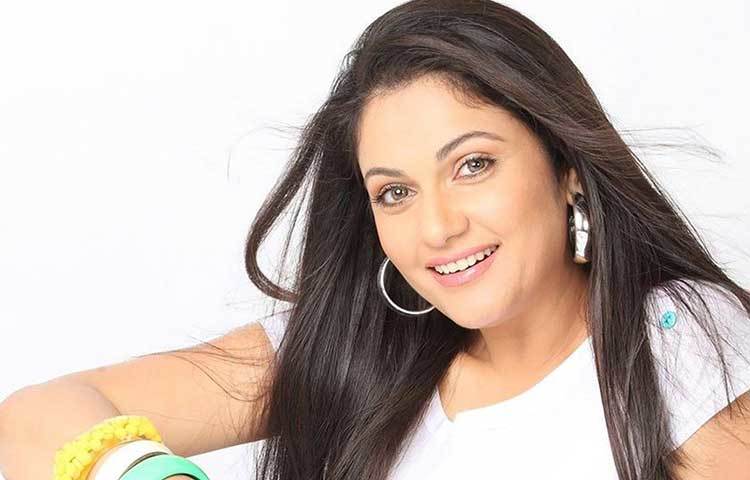 পরবর্তীতে একটি ছবির প্রস্তাব তিনি প্রত্যাখ্যান করেন ছোট পোশাক পরতে সমস্যা থাকায়।