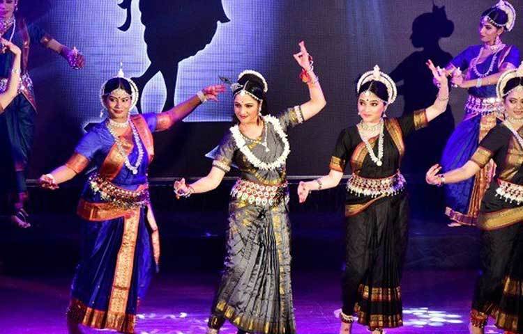 বাংলা ছবি অসীমা-বিয়ন্ড বাউন্ডারিজ (২০০৭), কন্নড় ছবি (মেঘাবে মেঘাবে)-তেও কাজ করেছেন তিনি।