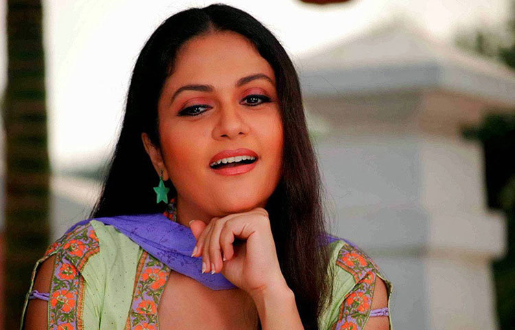 এরপর সঞ্জয় দত্তের সঙ্গে ‘মুন্নাভাই এমবিবিএস’ও হয় সুপারহিট। ‘আরমান’, ‘গঙ্গাজল’ও মনে দাগ কেটেছিল দর্শকের।