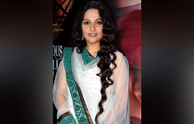 তেলুগু ও মালয়ালম ভাষায় ‘সন্তোষম’, ‘লাউডস্পিকার’, ‘রামা রামা কৃষ্ণা কৃষ্ণা’সহ একাধিক হিট ফিল্মে কাজ করেন তিনি।