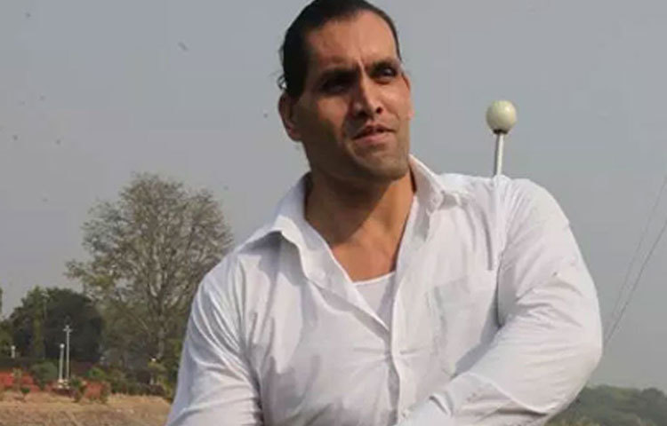 হিমাচলের ছোট্ট গ্রামের সেই দলীপ ছিলেন ডব্লুডব্লুইর এক খ্যাতনামা মুখ। ভারতের প্রথম কুস্তিগীর যিনি  ডব্লুডব্লুইতে অংশ নিয়েছেন।