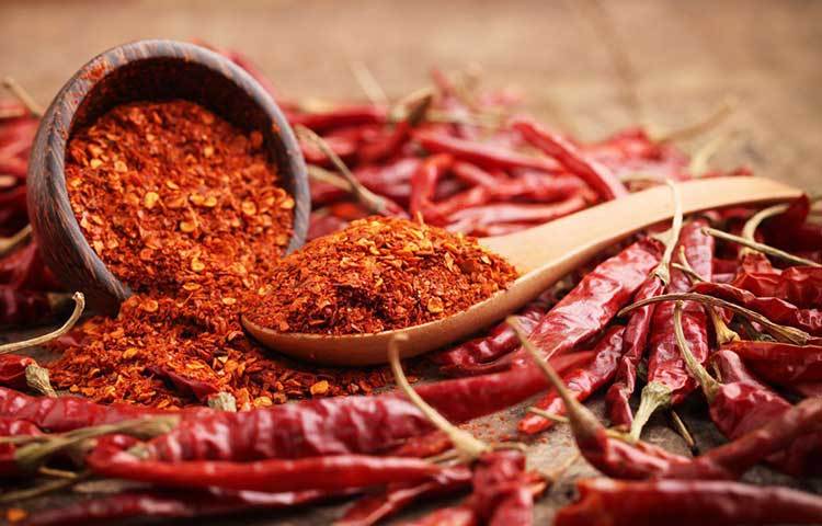 তবে খুব বেশি মরিচে না বলছেন চিকিৎসকরা। বিশেষ করে শুকনো মরিচের ঝালে কোনো সায় নেই তাদের। এতে বরং খাদ্যনালীর প্রাচীর ক্ষতিগ্রস্ত হয়। মাত্রাতিরিক্ত ঝাল খেলে একটা সময়ের পরে খাবার আর হজম হতে চায় না।