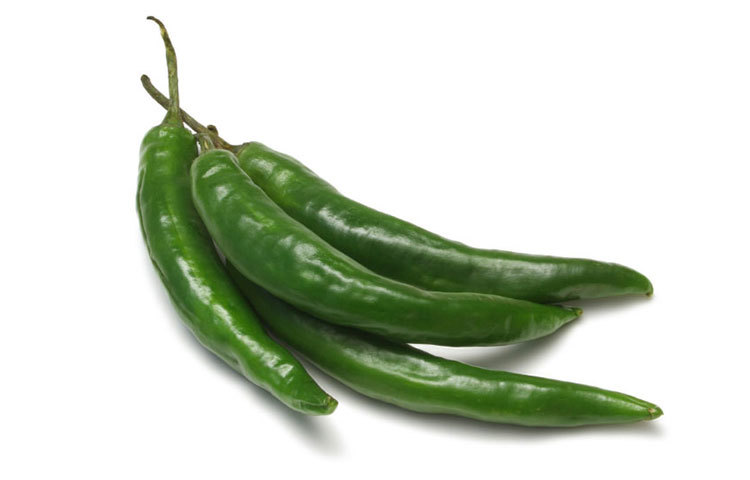 কাঁচা মরিচে আছে ভিটামিন এ যা হাড়, দাঁত ও মিউকাস মেমব্রেনকে ভাল রাখতে সহায়তা করে।