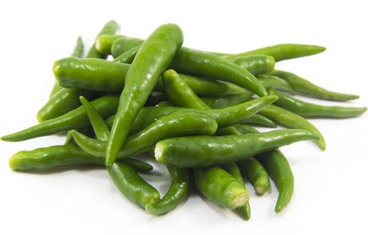 কাঁচা মরিচে প্রচুর পরিমাণে অ্যান্টিঅক্সিডেন্ট বিটা ক্যারোটিন আছে যা কার্ডিওভাস্ক্যুলার সিস্টেমকে কর্মক্ষম রাখে।