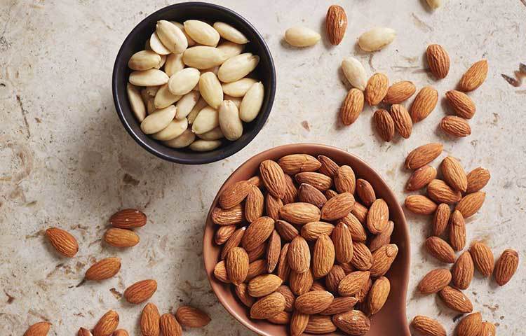 শরীরের ট্রাইগ্লিসারাইডকে নিয়ন্ত্রণ করতে চাইলে ও খারাপ কোলেস্টেরলকে রুখতে চাইলে প্রতিদিন একমুঠো বাদামই হতে পারে আপনার সমস্যার অন্যতম সমাধান। আমন্ড, বালিতে ভাজা বাদাম মিশিয়ে ২৫ গ্রাম ওজনের মতো নিন। বিকেলের টিফিনে খান তা। চিপস বা ভাজাভুজি এড়ানো যাবে, পেটও ভরা থাকবে অনেকক্ষণ। বাদাম শরীরে ভালো কোলেস্টেরলকে বাড়ায়।