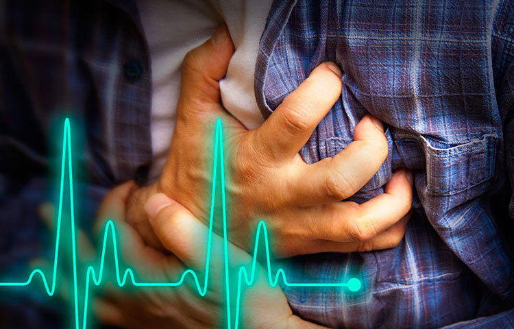 উচ্চ রক্তচাপ, ওবেসিটি তো বটেই, কোলেস্টেরলের হাত ধরে হার্টেও বাসা বাঁধতে পারে নানা অসুখ। তাই খারাপ কোলেস্টেরলকে অবহেলা করলে তার ফলও খুব একটা সুখকর হয় না।