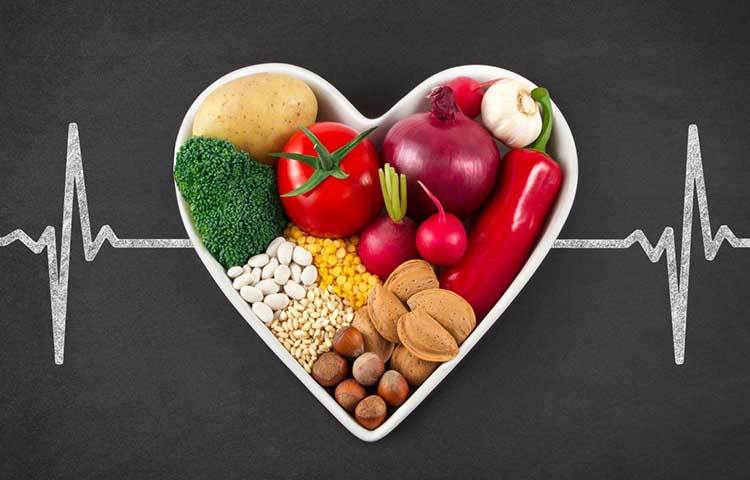 বরং পাতে রাখতে হবে অ্যান্টিঅক্সিড্যান্ট ও ফাইভার সমৃদ্ধ খাবার। শাক-সব্জি, তরিতরকারি, ফল তো বটেই, তার সঙ্গে অত্যাবশ্যক ফ্যাটি অ্যাসিড সমৃদ্ধ খাবারও ভালো।