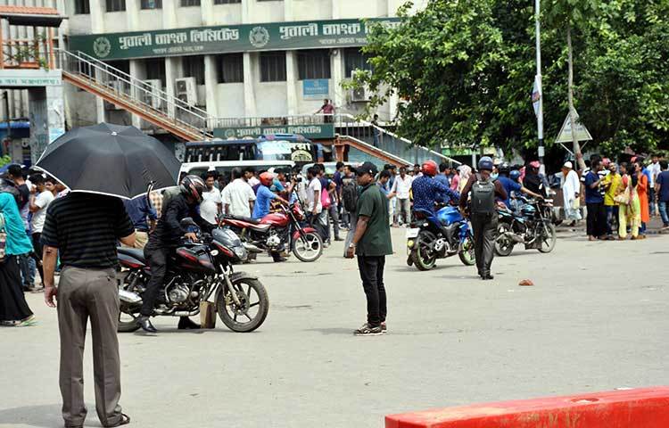 সকালের শাহবাগ এলাকার চিত্র। ছবি: বিপ্লব দিক্ষিৎ