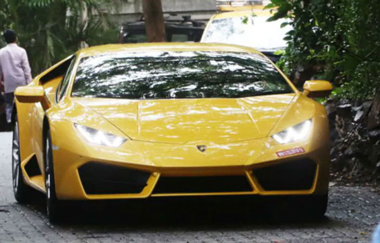 Lamborghini-র সুপারকার এন্ট্রি লেভেল মডেল Huracan. ভারতে ২০১৪ সালে লঞ্চ করেছিল এই মডেল।