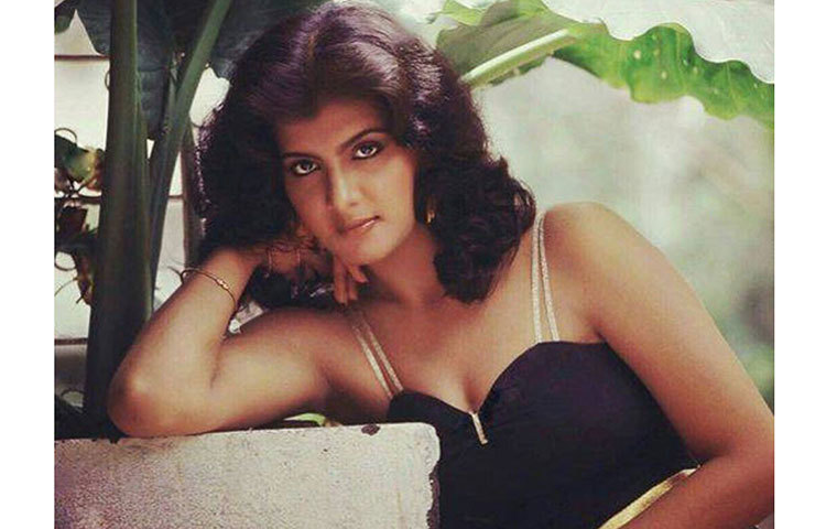 ১৯৬২ সালের ১৩ আগস্ট তৎকালীন বম্বেতে জন্ম অনিতার। অভিনেতা জগদীশ রাজের মেয়ে।