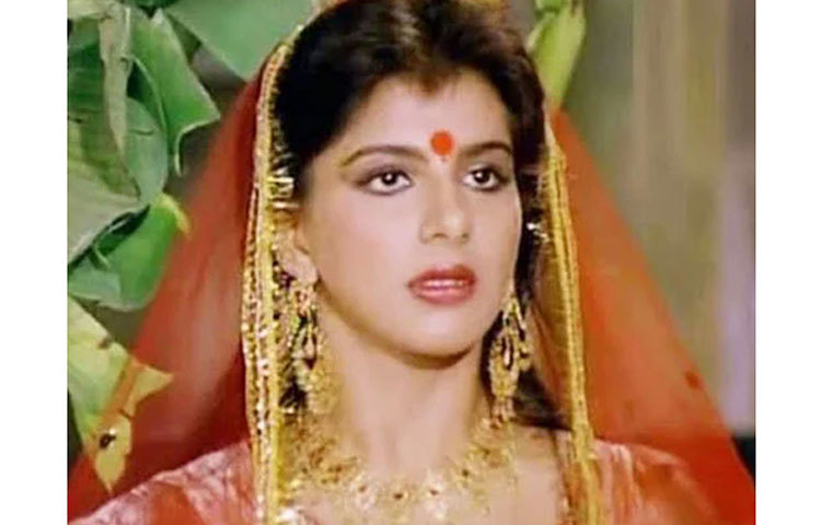 ১৯৯৬ সালের ফিল্ম ‘গেহরা রাজ’-এর পর ক্যারিয়ারে একটা লম্বা শূন্যস্থান তৈরি হয়। বহু বছর বড়পর্দায় সুযোগ পাননি তিনি। ২০১২ সালে ‘চার দিন কি চাঁদনি’-তে সাপোর্টিং চরিত্রে অভিনয় করেন তিনি। এটাই ছিল তার কামব্যাক ফিল্ম। যা বক্স অফিসে একেবারেই চলেনি।