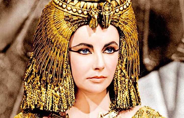 এলিজাবেথের তৃতীয় স্বামী ফিল্ম পরিচালক টড বিমান দুর্ঘটনায় মারা গিয়েছিলেন। তারপর তিনি বিয়ে করেছিলেন এডি ফিশারকে। বাকি ক্ষেত্রে বিয়ে করেছিলেন বিবাহবিচ্ছেদের পরে। এডি ছিলেন তার বান্ধবী ডেবি রেনল্ডসের স্বামী। লিজকে বিয়ের জন্য ডেবিকে ডিভোর্স করেছিলেন টড।