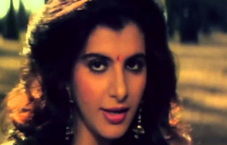 ১৯৮৯ সালে ফিল্ম ‘র্জুরত’-এ অভিনয় করার সময় অনিতা অন্তঃসত্ত্বা হয়ে পড়েন। এই ফিল্মের প্রযোজক ছিলেন অভিনেতা রাজেন্দ্র কুমার। কাজের ক্ষেত্রে রাজেন্দ্র কুমারের ভীষণ কঠিন ছিল। শোনা যায়, রাজেন্দ্র কুমারের জন্য অনিতার গর্ভপাতের আশঙ্কাও তৈরি হয়েছিল।