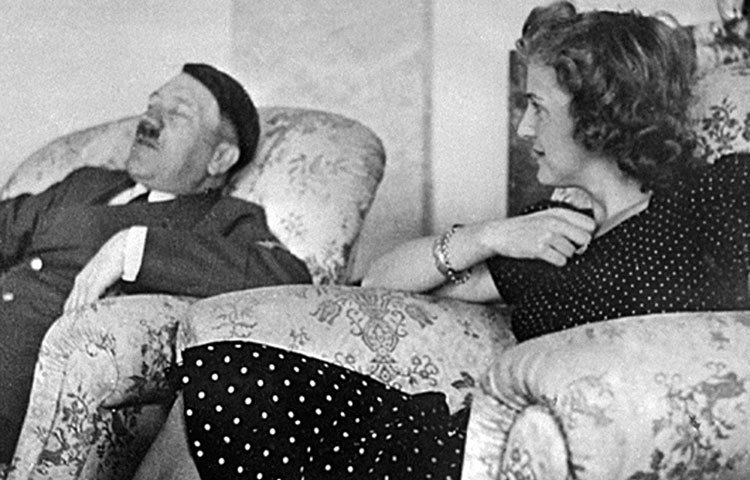 ইভা ব্রাউনের ডায়েরি থেকে জানা যায়, তাদের সম্পর্কে হিটলারই সব কিছু ঠিক করতেন। এমনকি কখন ঘনিষ্ঠ হবেন তাও নির্ভর করত নাজি প্রধানের মর্জির উপরই। ইভাকে মদ্যপান এবং ধূমপানও করতে দিতেন না হিটলার। জনসমক্ষে বেরনো, মানুষের সঙ্গে আলাপ এবং পার্টিতে নাচেরও অনুমতি ছিল না তার।