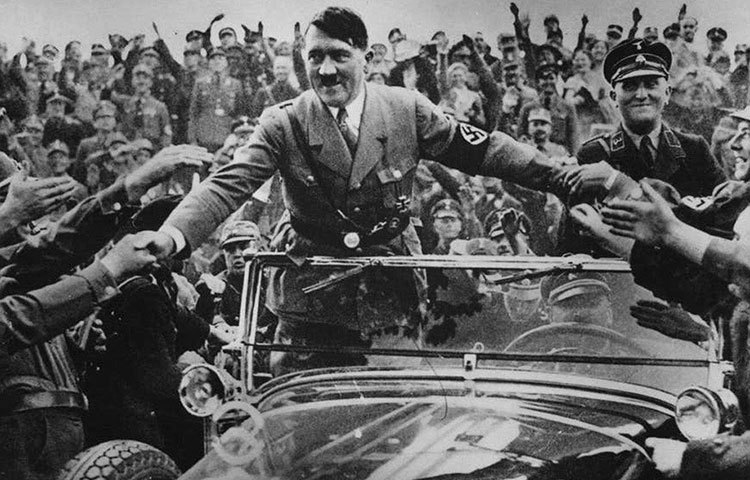 নতুন রাজনীতিবিদ হিসাবে পরিচিতি থাকলেও, তখনও জার্মানির সর্বেসর্বা হয়ে ওঠেননি হিটলার। তাই তার আসল পরিচয় জানতে পারেননি ইভা। হিটলারের আসল নামটুকু পর্যন্ত জানতেন না তিনি। ধীরে ধীরে সব কিছু জানতে পারলেও, রাজনীতি সম্পর্কে বিন্দুমাত্র আগ্রহ না থাকায়, নাজি পার্টি এবং তাতে হিটলারের ভূমিকা সম্পর্কে ওয়াকিবহাল ছিলেন না তিনি।