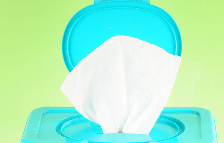 এখানেই শেষ নয়, আরও একটি ভয়াবহ বিষয়ে সতর্ক করছেন পরিবেশবিদরা। আমরা অনেকেই জানি না ওয়েট ওয়াইপসের প্রধান উপাদান হলো প্লাস্টিক। অর্থাৎ ওয়েট টিস্যু কখনও নষ্ট হবে না বরং তার উপস্থিতি জলে মিশে জলজ প্রাণীদের প্রভূত ক্ষতি করবে। ত্বকে প্লাস্টিকের প্রভাব যে কত ক্ষতিকর, তা নিয়েও সাবধান করছেন সব বিজ্ঞানীরা।