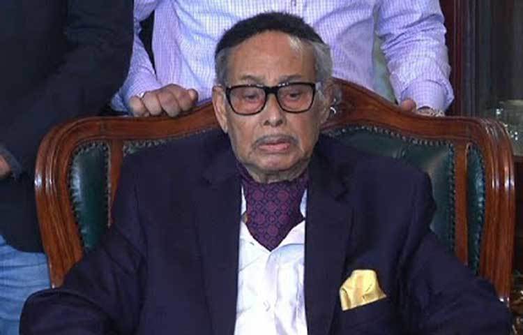 এরশাদ ও তার দল জাতীয় পার্টি বেশ কয়েক বছর ধরে বাংলাদেশের রাজনীতিতে রীতিমতো হাস্যরসের বস্তুতে পরিণত হয়েছিল। একেক সময় একেক ধরনের সিদ্ধান্ত এবং নির্বাচনের আগ মুহূর্তে ‘অসুস্থ বোধ’ রাজনৈতিক অঙ্গনে নানা প্রশ্নের জন্ম দেয়।