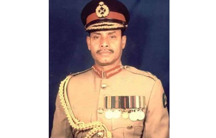 ১৯৮২ সালে ২৪ মার্চ এরশাদ রাষ্ট্রপতি আব্দুস সাত্তারের নির্বাচিত সরকারকে হটিয়ে রাষ্ট্রক্ষমতা দখল করেন।