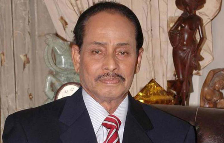 ১৯৮৩ সালের ১১ ডিসেম্বর নাগাদ তিনি প্রধান সামরিক প্রশাসক হিসেবে দেশ শাসন শুরু করেন। ওইদিন তিনি দেশের রাষ্ট্রক্ষমতা রাষ্ট্রপতি বিচারপতি এএফএম আহসানুদ্দিন চৌধুরীর কাছ থেকে নিজের অধিকারে নেন।