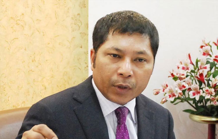 মুকুল সাঙ্গমা: কংগ্রেস নেতা তথা মেঘালয়ের সাবেক মুখ্যমন্ত্রী মুকুল সাঙ্গমা তুরা কেন্দ্র থেকে দাঁড়িয়েছেন। অন্য দিকে দাঁড়িয়েছেন ন্যাশনাল পিপলস পার্টির নেত্রী তথা সাবেক কেন্দ্রীয়মন্ত্রী আগাতা সাঙ্গমা।