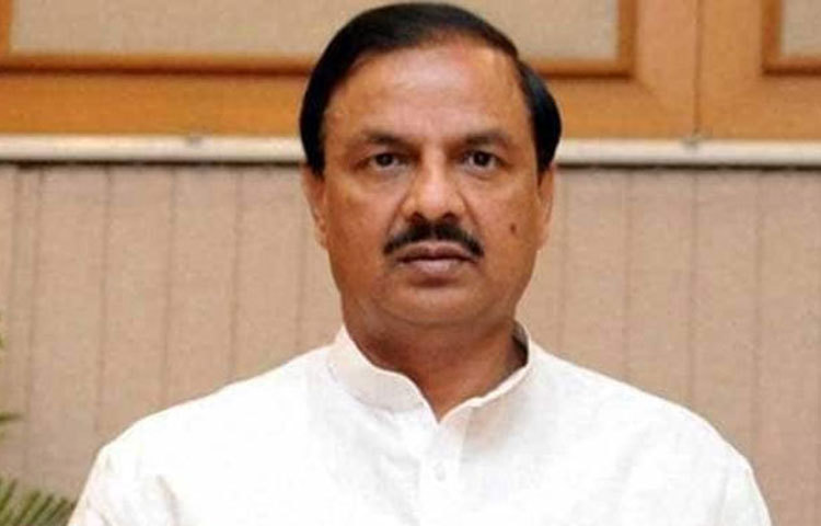 মহেশ শর্মা: গৌতম বুদ্ধ নগর কেন্দ্র থেকে দাঁড়িয়েছেন কেন্দ্রীয়মন্ত্রী তথা বিজেপি প্রার্থী মহেশ শর্মা।