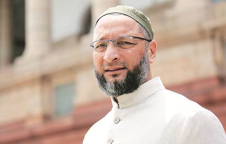 আসাদুদ্দিন ওয়াইসি: হায়দরাবাদ থেকে দাঁড়িয়েছেন এআইএমআইএম প্রধান আসাদুদ্দিন ওয়াইসি।