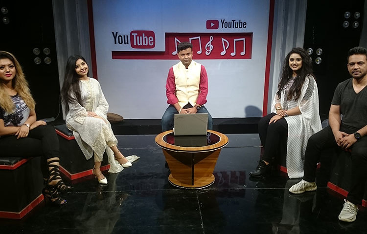 ইকবাল খন্দকারের অনুষ্ঠান দুটির একটির নাম ‘সেলিব্রিটি আড্ডা’। আর অন্যটি ‘ঈদ গান আলাপন’। প্রথম অনুষ্ঠানটি নির্মিত হয়েছে বেসরকারি টিভি চ্যানেল এশিয়ান টিভির জন্য, আর দ্বিতীয়টি বিটিভির জন্য।