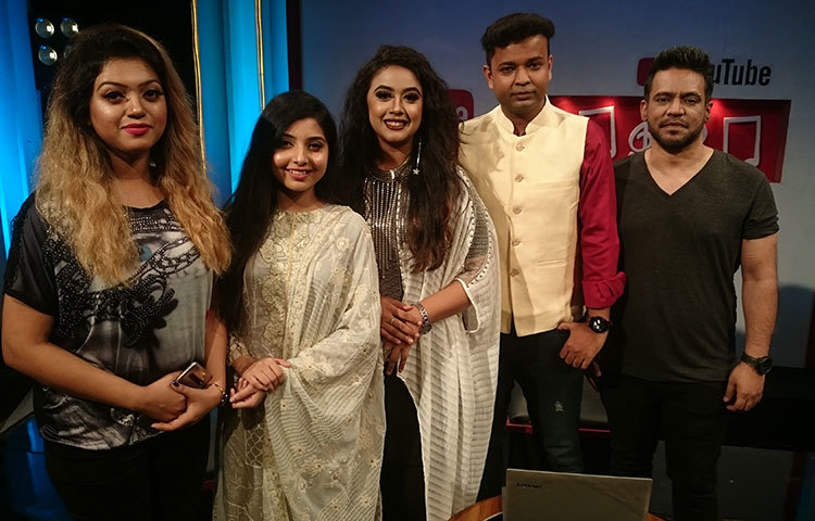 প্রথম অনুষ্ঠান তথা ‘সেলিব্রিটি আড্ডা’র অতিথি বাংলা চলচ্চিত্রের দুই উজ্জ্বল নক্ষত্র সোহেল রানা ও ইলিয়াস কাঞ্চন। আর অন্যটি ‘ঈদ গান আলাপন’। এতে নতুন প্রজন্মের শিল্পীরা অংশ নেবে।