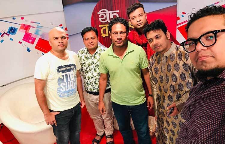 অনুষ্ঠানটি সম্পর্কে ইকবাল খন্দকার বলেন- ‘ঈদ-আনন্দের সঙ্গে যারা নির্মল হাসি যোগ করতে চান, মূলত তাদের জন্যই এই অনুষ্ঠান। আশা করছি দর্শকদের কাছে দারুণ উপভোগ্য হবে অনুষ্ঠানটি।’