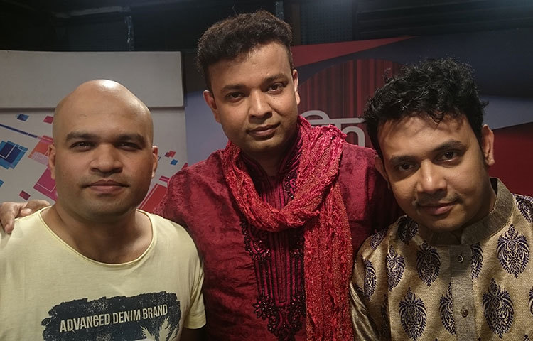 ‘ঈদ রঙ্গরস’ অনুষ্ঠানের দৃশ্য ধারণের সময় ক্যামেরা বন্দি হয়েছে তারা।