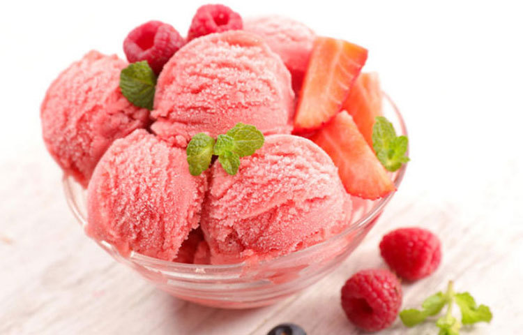 বেশ কিছু আইসক্রিমে রয়েছে ভিটামিনকে যা শরীরে রক্ত জমাট বাঁধতে দেয় না। ফলে শরীরের রক্ত সঞ্চালন প্রক্রিয়া স্বাভাবিক থাকে।