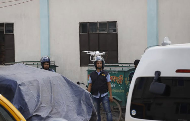 জঙ্গি আস্তানা অভিযানে র‌্যাব ড্রোন ব্যবাহার করে। ছবি: মাহবুব আলম