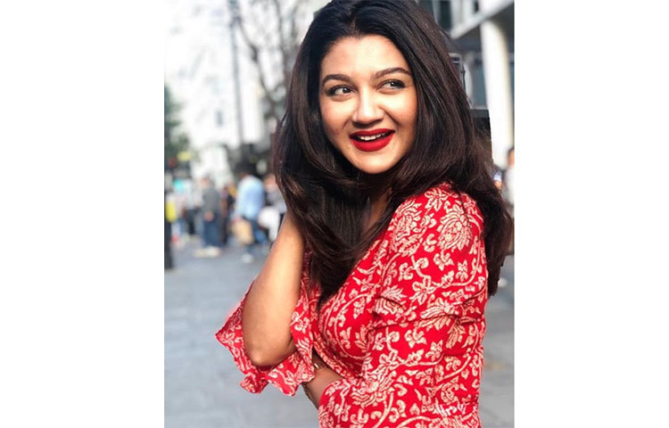 শুধু টেলিভিশন কিংবা চলচ্চিত্রের পর্দাতেই নয়, জয়া ফেসবুকে ভক্তদের সামনে হাজির হন অনন্য রূপে। ছবি: ইনস্টাগ্রাম