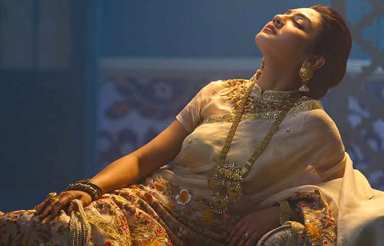 এবারের জন্মদিনেও দেশে নেই এই অভিনেত্রী। বর্তমানে জয়া অবস্থান করছেন কলকাতায়। সেখানেই বন্ধু-বান্ধবদের সঙ্গে আজকের দিনটি উদযাপন করছেন বলে জানান তিনি।