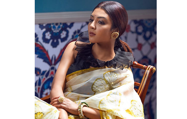 এদিকে জয়া আহসান অংশ নিয়েছেন সরকারি অনুদানের ছবি ‘অলাতচক্র’র শুটিংয়ে।