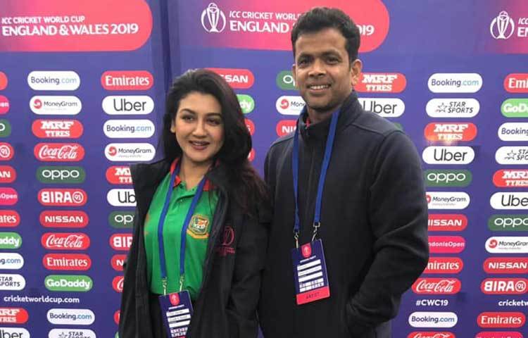 জয়া ফেসবুকে ক্রিকেট তারকাদের সঙ্গে তার বিভিন্ন সময়ের ছবি পোস্ট করেছেন।