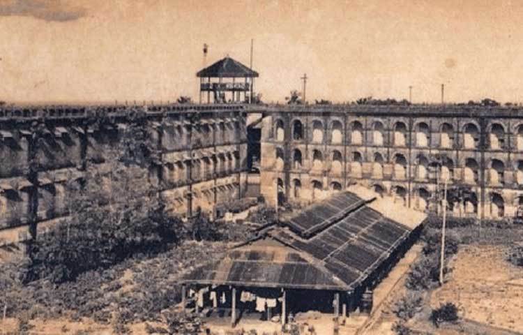 সিপাহি বিদ্রোহের পরে প্রায় দুশো জন বিদ্রোহীকে আন্দামানে দ্বীপান্তরে পাঠিয়েছিল ব্রিটিশরা। মুঘল রাজবংশের অনেক সদস্য এবং সিপাহি বিদ্রোহের সময় যারা বাহাদুর শাহ জাফরের পাশে ছিলেন, তাদের অনেকেরই নিয়তি ছিল কালাপানি।