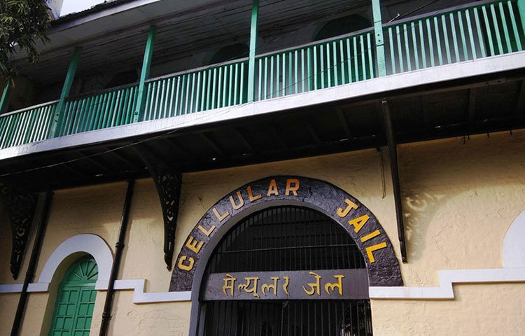 প্রকোষ্ঠগুলো এমনভাবে বানানো হয়েছিল, যাতে কোনো বন্দি অন্য কারো মুখ দেখতে না পারেন। ফলে তাদের মধ্যে যোগাযোগের কোনো উপায় ছিল না। এভাবেই ‘সলিটারি কনফাইনমেন্ট’-এর ব্যবস্থা করেছিল ব্রিটিশ সরকার।