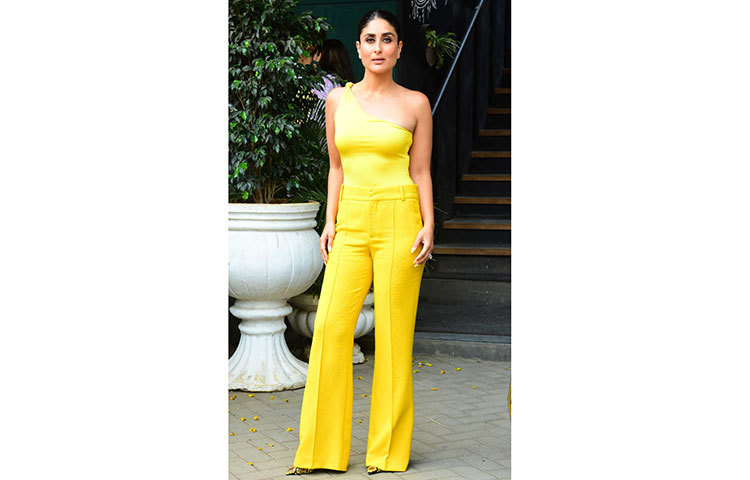 হলদে পরি সেজে ক্যামেরার সামনে কারিনা।