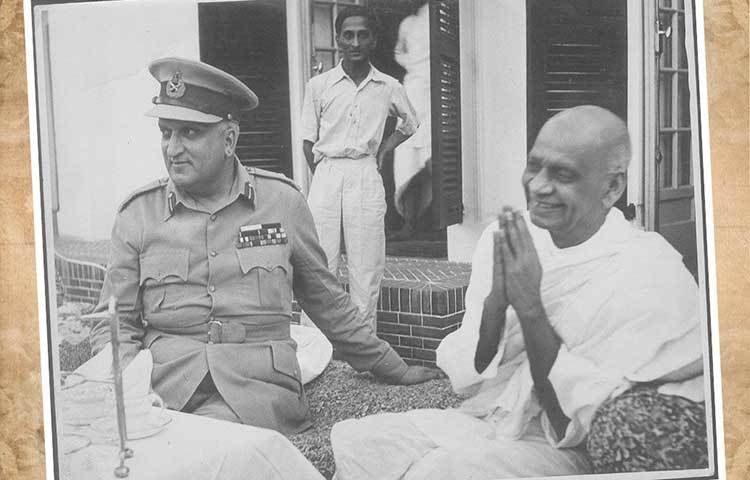 পরিস্থিতির ফলস্বরূপ ১৯৪৭ সালের ২৬ অক্টোবর ইনস্ট্রুমেন্ট অব অ্যাসেশনে স্বাক্ষর করেছিলেন মহারাজা হরি সিংহ। ফলে জম্মু কাশ্মীর অংশ হল স্বাধীন ভারতের। কিন্তু এই ঘটনার ফলে শুরু হল ভারত-পাকিস্তান যুদ্ধ।