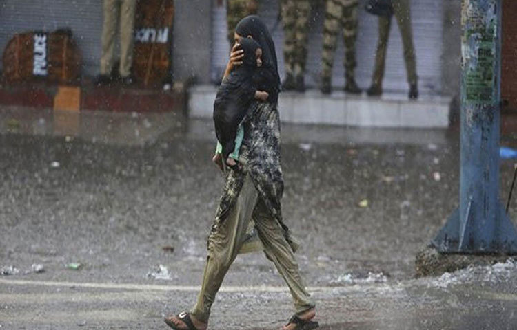 ১৯৪৯ সালে পরিস্থিতির চাপে হরি সিংহ কাশ্মীর ছাড়েন। ক্ষমতা যায় ন্যাশনাল কনফারেন্স পার্টির নেতা শেখ আবদুল্লার হতে। তিনি ছিলেন জম্মু কাশ্মীরের ‘দ্বিতীয় প্রধানমন্ত্রী’।