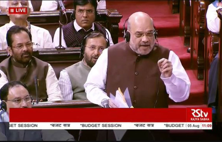 জম্মু ও কাশ্মীরকে ভাগ করা হল ২ কেন্দ্র শাসিত অঞ্চলে।