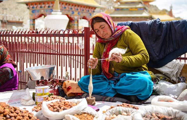 এই উপজাতির শারীরিক বৈশিষ্ট্যের সঙ্গে ইউরোপীয় জনজাতির দৈহিক বৈশিষ্ট্যের বেশ সাদৃশ্য রয়েছে। নিজেদের স্বতন্ত্র বৈশিষ্ট্য সযত্নে বাঁচিয়ে রেখেছেন ব্রোকপারা।
