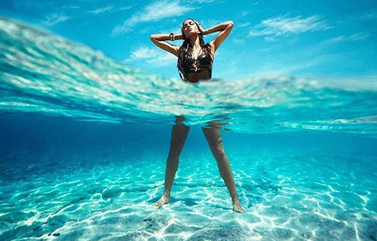 সদ্য ‘ভারত’র শুটিং শেষ করেছেন ক্যাটরিনা। নতুন প্রজেক্টের জন্যই তার এই মালদ্বীপ সফর, জানিয়েছেন তিনি। তার ভাষায়, ছুটি কাটাচ্ছেন ‘বেস্ট পিপল’দের সঙ্গে।