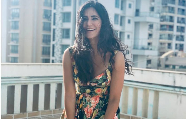 জন্মদিনটা পরিবার ও বন্ধু-বান্ধবের সঙ্গে কাটাতেই পছন্দ করেন বলে জানিয়েছিলেন ক্যাটরিনা।