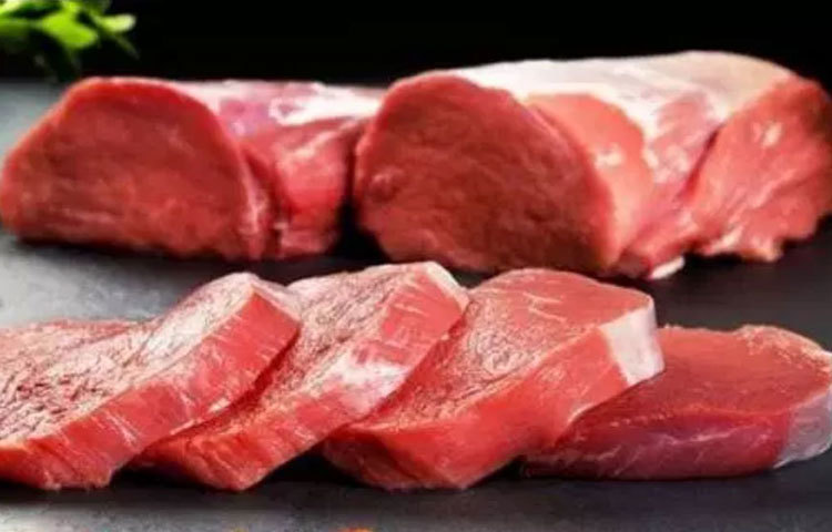 অতিরিক্ত পরিমাণে রেড মিট খেলে কিডনি স্টোনসহ কিডনির নানা সমস্যা দেখা দিতে পারে। রেড মিট খেলে শরীরে ইউরিক অ্যাসিডের পরিমাণও বেড়ে যায় যা কিডনির পক্ষে অত্যন্ত ক্ষতিকর।