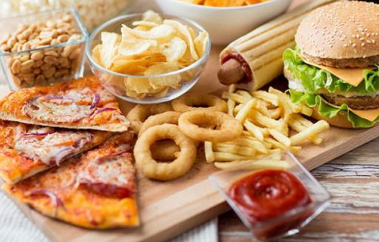 সয়া রাইস, চিপ্স বা যে কোনো প্রসেসড খাবার অতিরিক্ত পরিমাণে খেলে কিডনি ও লিভারের কার্যকারিতা কমে যায়। ফলে কিডনি স্টোনের আশঙ্কা বেড়ে যায়।